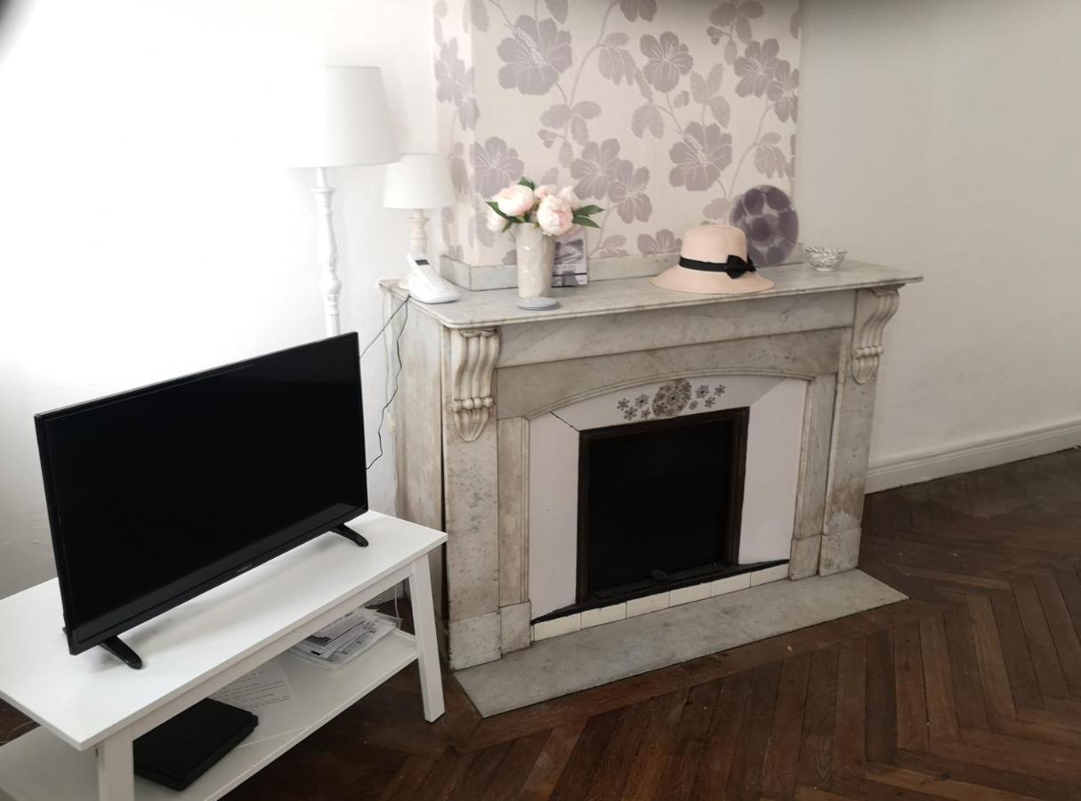 2 Bedroom Center Ville 1st Floor Wifi * Carcassonne
