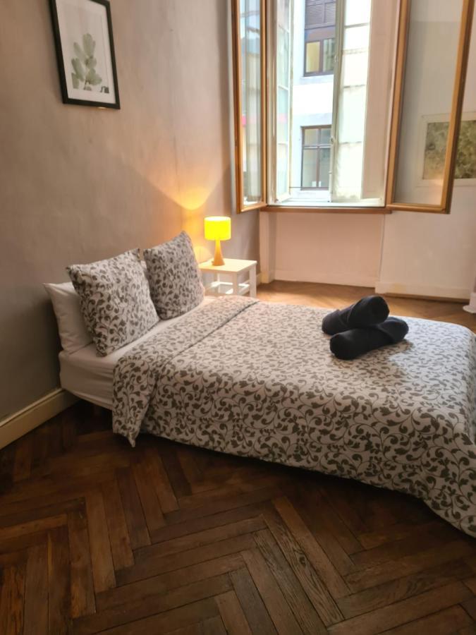 2 Bedroom Center Ville 1st Floor Wifi Apartment