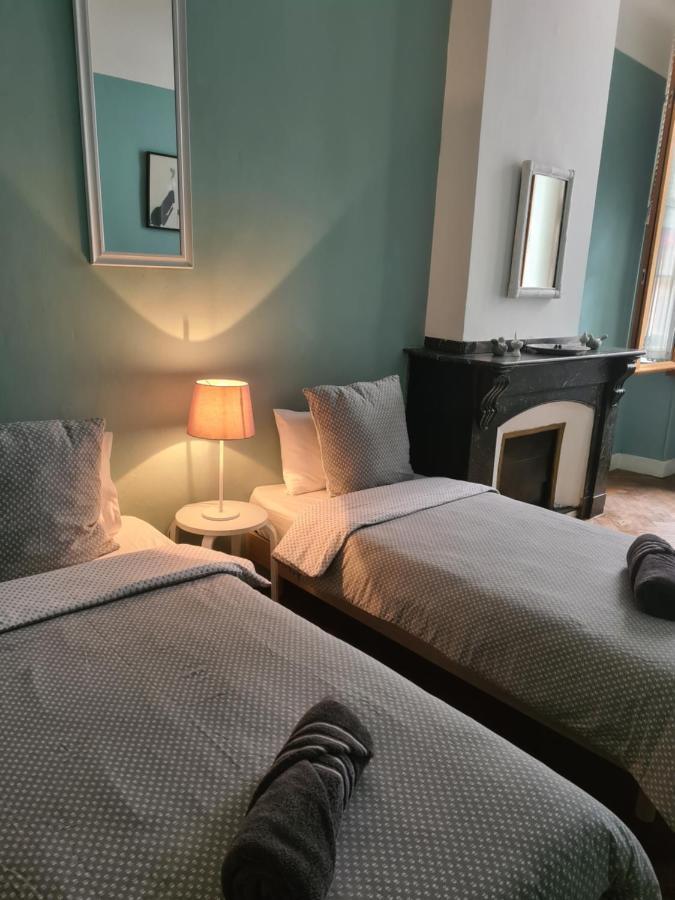 2 Bedroom Center Ville 1st Floor Wifi Apartment *