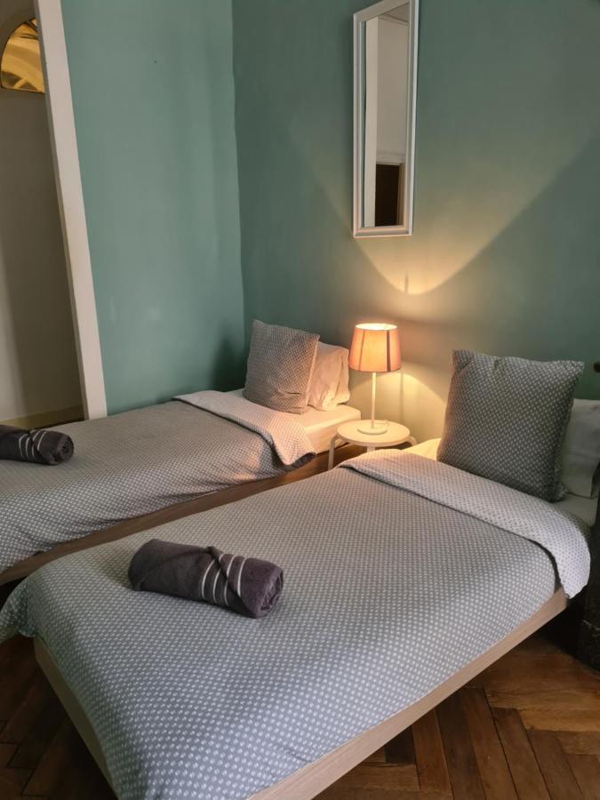 2 Bedroom Center Ville 1st Floor Wifi Apartment